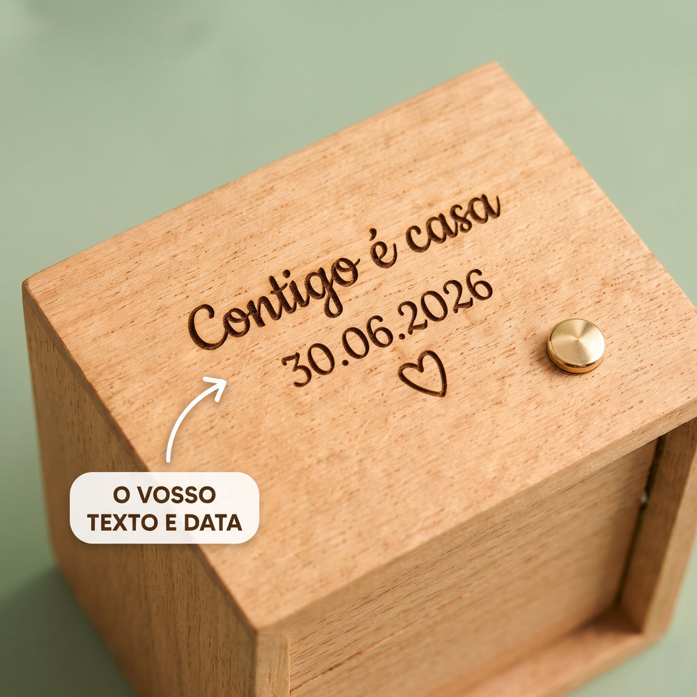 O vosso texto e data na tampa