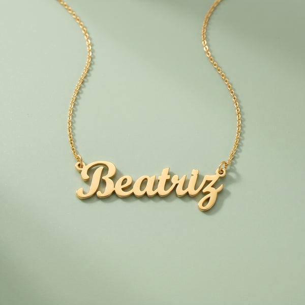Colar com nome personalizado dourado